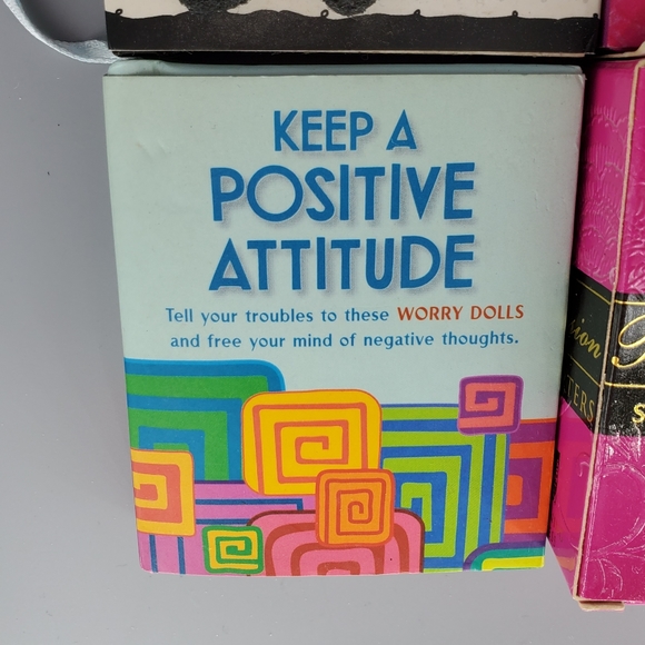 Lot of 4 tiny Books and Passion Game - Picture 4 of 13